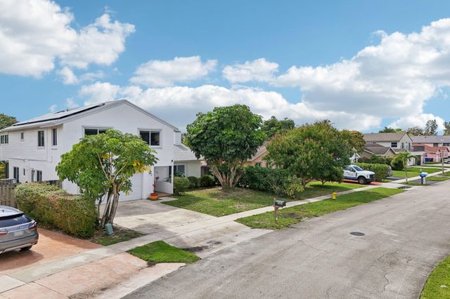 8404 SW 20th Street, North Lauderdale, FL 33068