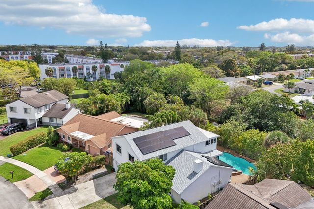 8404 SW 20th Street, North Lauderdale, FL 33068