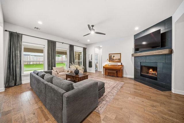 342 Wolf Creek Drive, Waxahachie, TX 75165