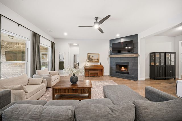 342 Wolf Creek Drive, Waxahachie, TX 75165