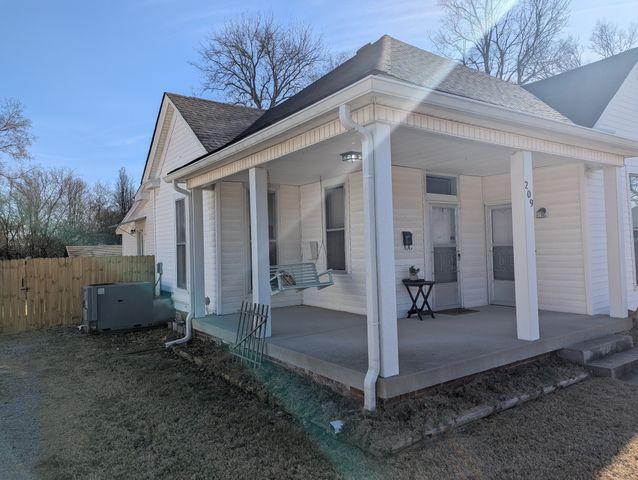 209 S Greenwood St, Lebanon, TN 37087