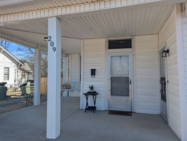 209 S Greenwood St, Lebanon, TN 37087