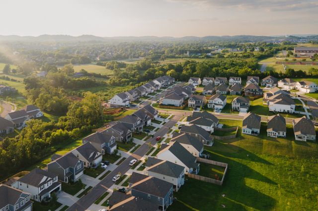 612 Conifer Dr, Spring Hill, TN 37174