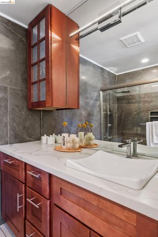 565 Bellevue Ave. 806, Oakland, CA 94610