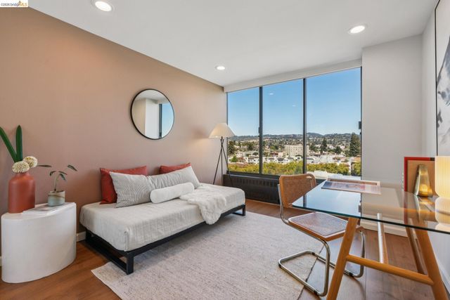 565 Bellevue Ave. 806, Oakland, CA 94610