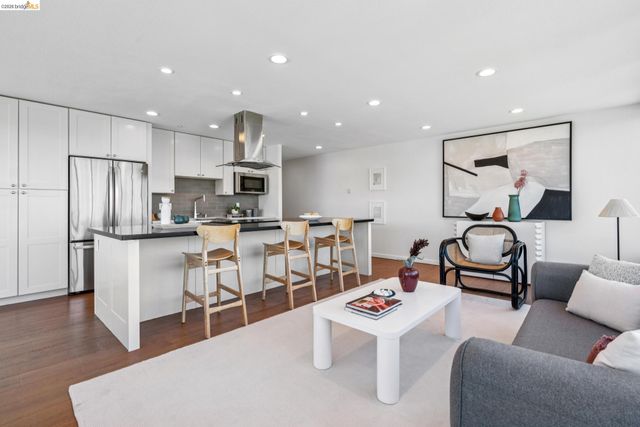 565 Bellevue Ave. 806, Oakland, CA 94610