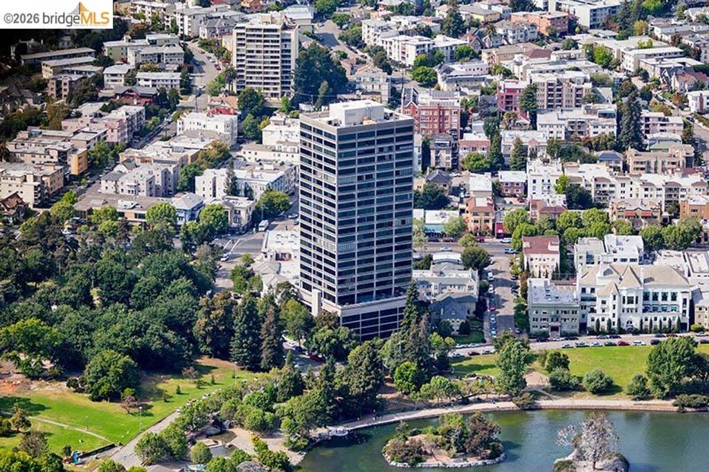 565 Bellevue Ave. 806, Oakland, CA 94610