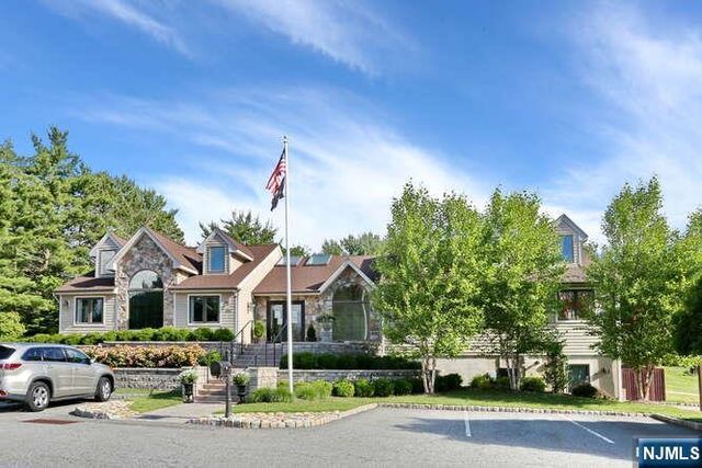 47 Southerland Drive, Mahwah, NJ 07430