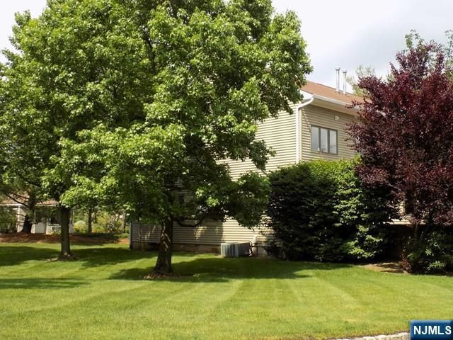 47 Southerland Drive, Mahwah, NJ 07430