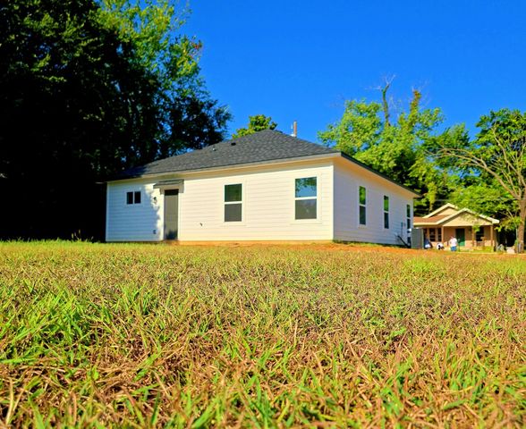 226 10th Street, Paris, TX 75460