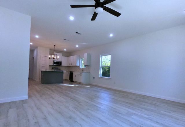 226 10th Street, Paris, TX 75460