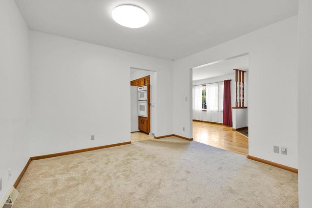 4310 W Anthony DRIVE, Greenfield, WI 53219