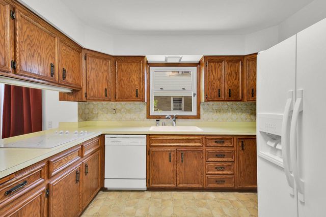 4310 W Anthony DRIVE, Greenfield, WI 53219