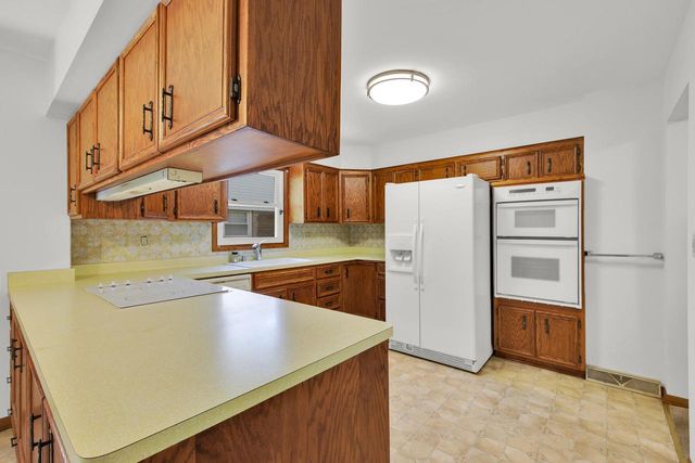 4310 W Anthony DRIVE, Greenfield, WI 53219