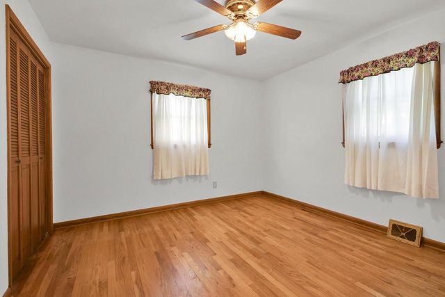 4310 W Anthony DRIVE, Greenfield, WI 53219