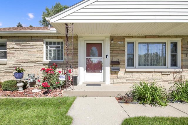 4310 W Anthony DRIVE, Greenfield, WI 53219