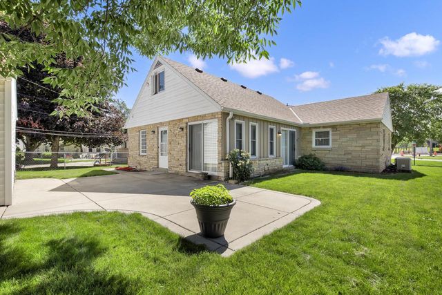4310 W Anthony DRIVE, Greenfield, WI 53219