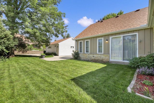 4310 W Anthony DRIVE, Greenfield, WI 53219