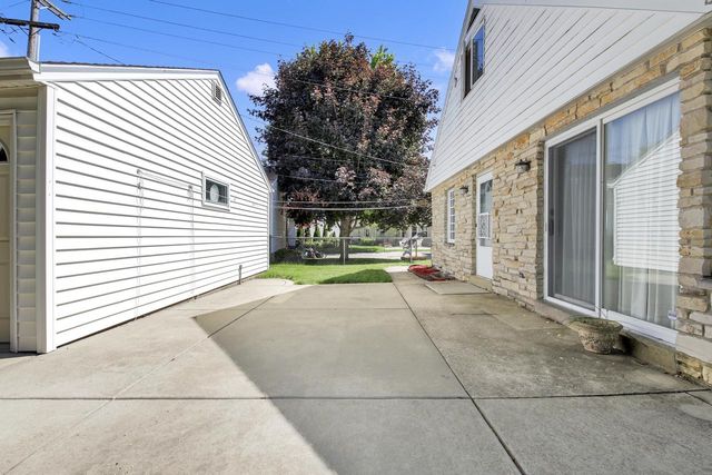 4310 W Anthony DRIVE, Greenfield, WI 53219