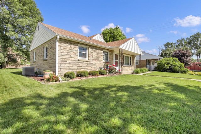 4310 W Anthony DRIVE, Greenfield, WI 53219
