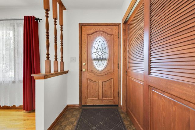 4310 W Anthony DRIVE, Greenfield, WI 53219