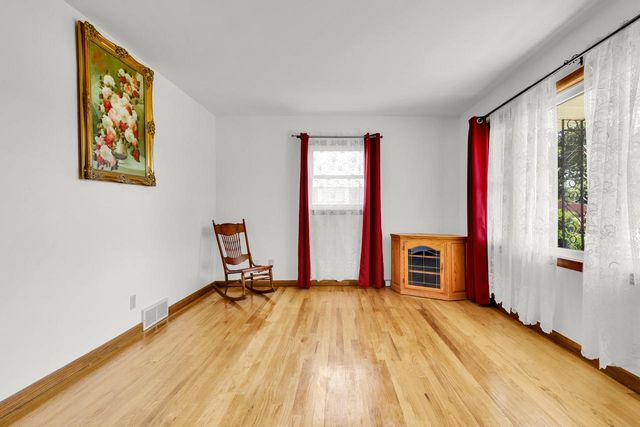 4310 W Anthony DRIVE, Greenfield, WI 53219
