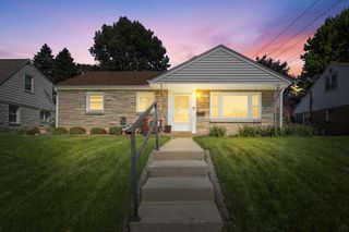 4310 W Anthony DRIVE, Greenfield, WI 53219