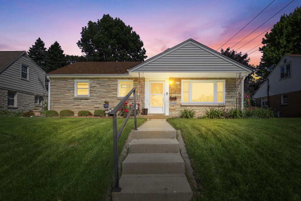 4310 W Anthony DRIVE, Greenfield, WI 53219