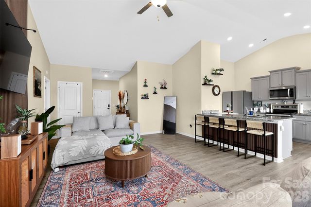 1120 Culver Spring Way, Charlotte, NC 28215