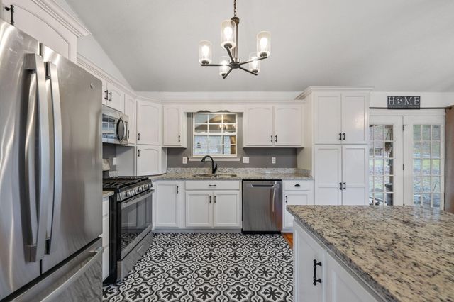 10464 Card Road, Soddy Daisy, TN 37379