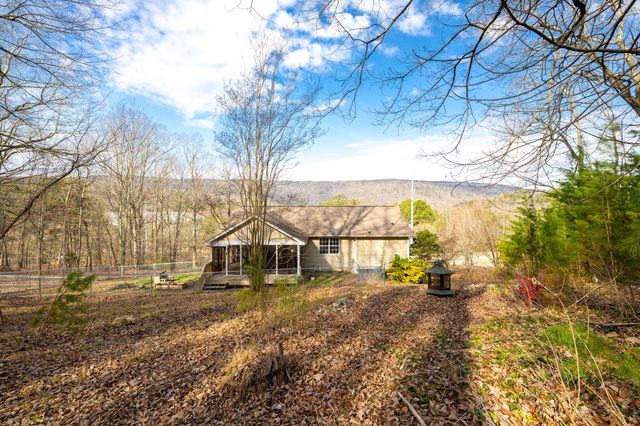 10464 Card Road, Soddy Daisy, TN 37379