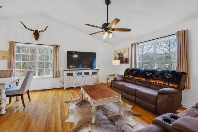 10464 Card Road, Soddy Daisy, TN 37379