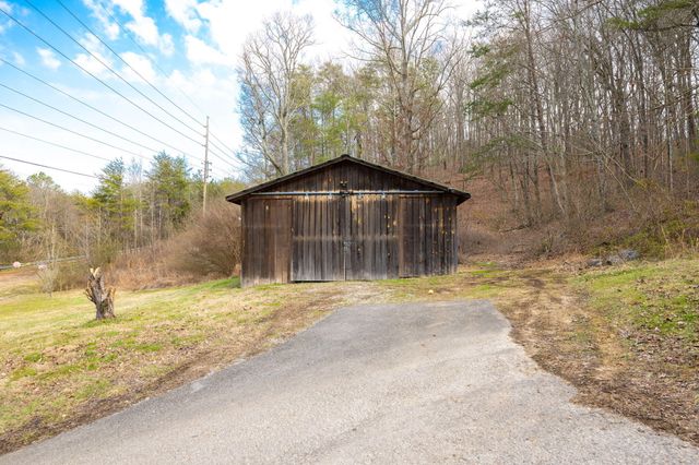 10464 Card Road, Soddy Daisy, TN 37379