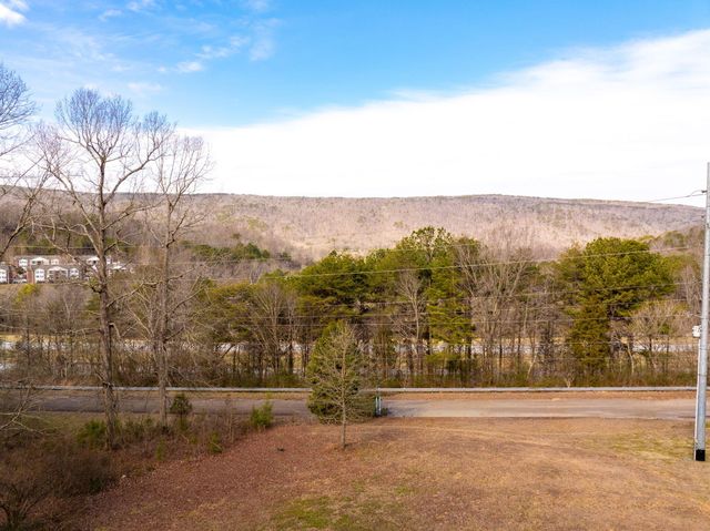 10464 Card Road, Soddy Daisy, TN 37379