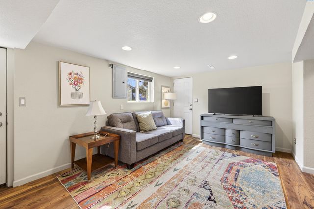 2409 W Albany Avenue, Kennewick, WA 99336