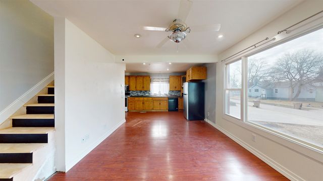 911 NE 9th Ave, Minot, ND 58701