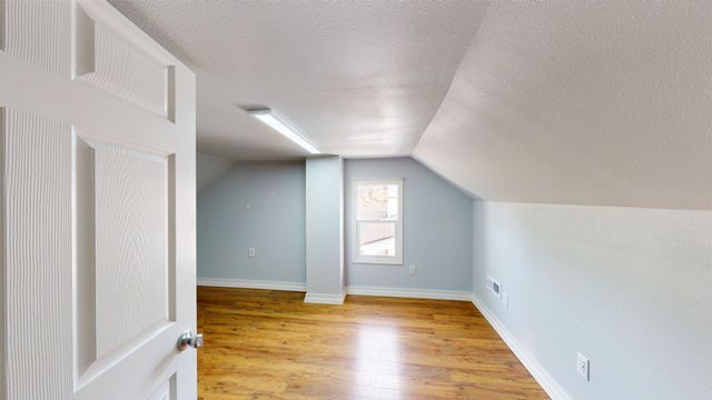 911 NE 9th Ave, Minot, ND 58701