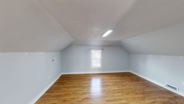 911 NE 9th Ave, Minot, ND 58701