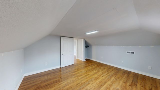 911 NE 9th Ave, Minot, ND 58701