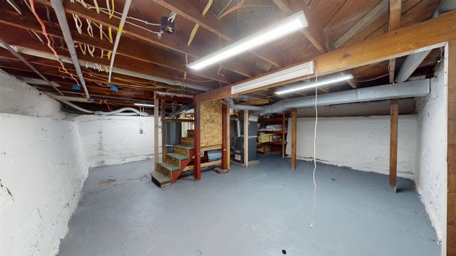 911 NE 9th Ave, Minot, ND 58701