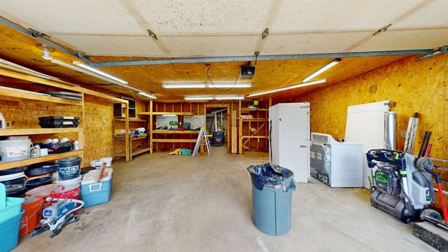 911 NE 9th Ave, Minot, ND 58701