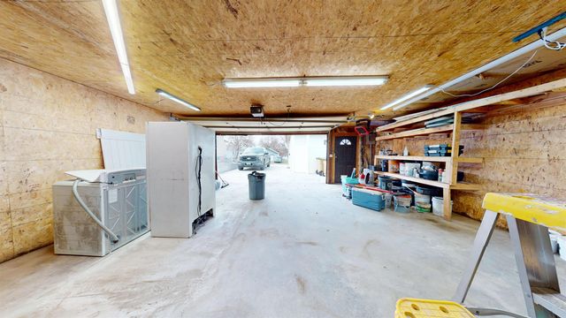 911 NE 9th Ave, Minot, ND 58701