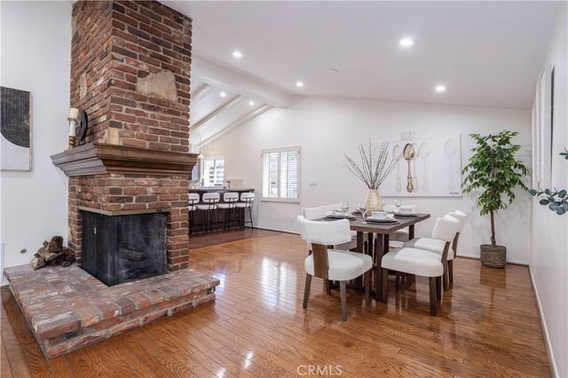 20624 Oxnard Street, Woodland Hills, CA 91367