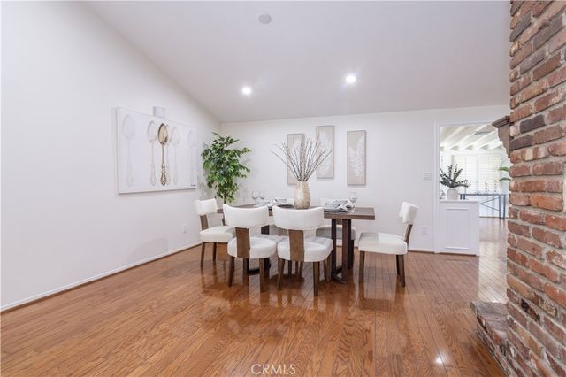 20624 Oxnard Street, Woodland Hills, CA 91367