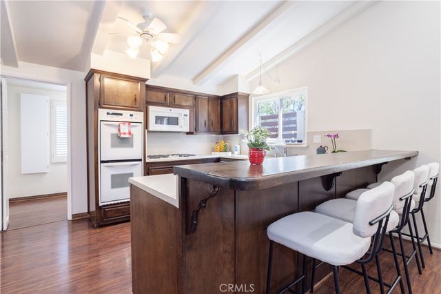 20624 Oxnard Street, Woodland Hills, CA 91367