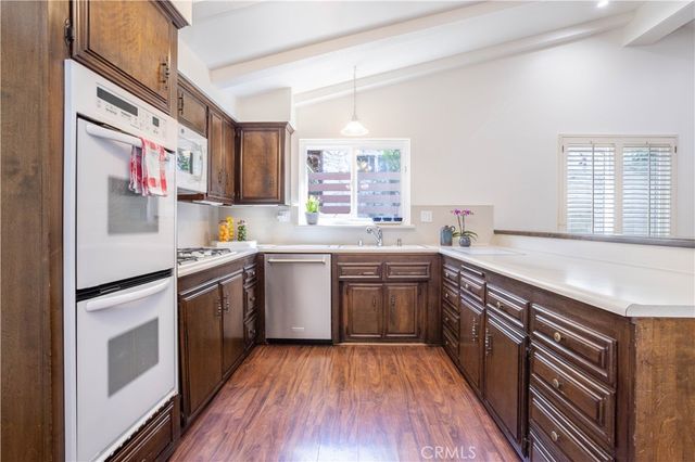 20624 Oxnard Street, Woodland Hills, CA 91367