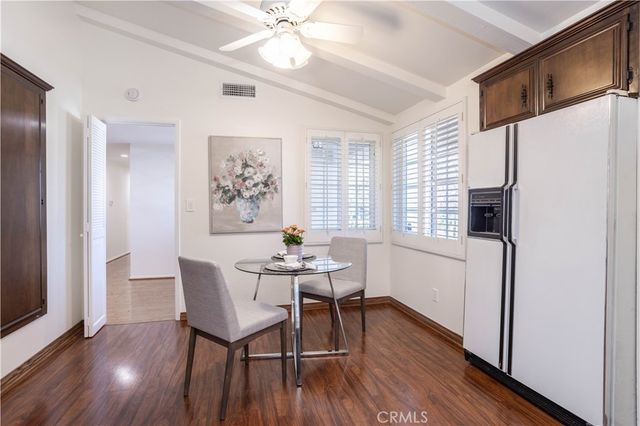 20624 Oxnard Street, Woodland Hills, CA 91367
