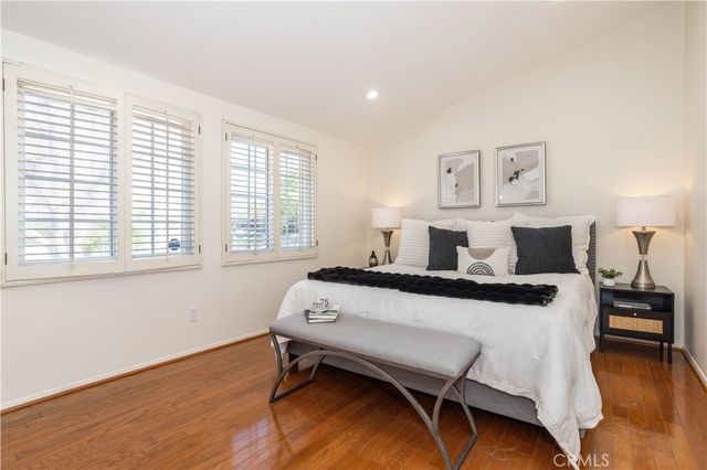 20624 Oxnard Street, Woodland Hills, CA 91367