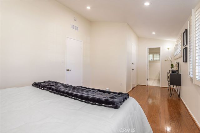 20624 Oxnard Street, Woodland Hills, CA 91367