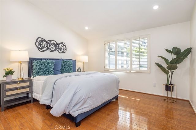 20624 Oxnard Street, Woodland Hills, CA 91367